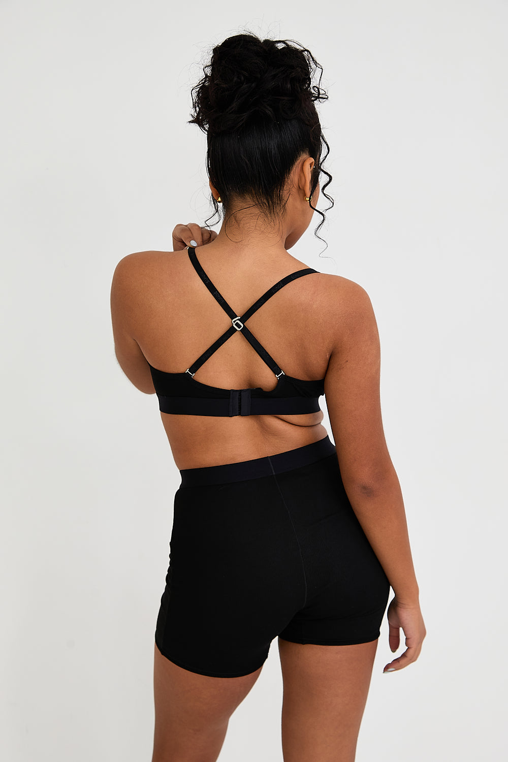 Experience the ultimate in soft support with our Cotton Lyocel Ribbed Bralet. This bralet features a flattering scoop neckline and adjustable 2-way straps for a customised fit. The seamless design ensures smooth lines under any outfit, making it an ideal choice for both lounging and layering. The ribbed texture adds a touch of sophistication, while the breathable Lyocel, cotton, and spandex blend keeps you comfortable all day long.