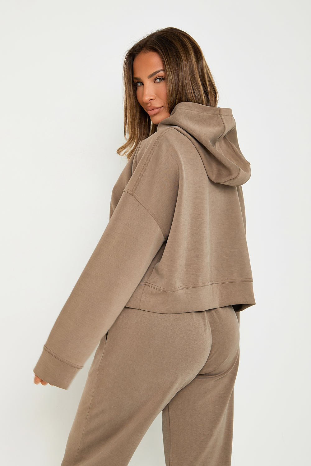 Elevate your loungewear collection with our Boxy Cropped Hoodie in a delicious Mocha colour. Made from soft modal, this hoodie is perfect for both travel and relaxation. The matching lounge flare joggers make for a stylish and comfortable set, while our signature tonal rubber print adds a sophisticated touch. Pair with our basic ribbed tees for a complete look.