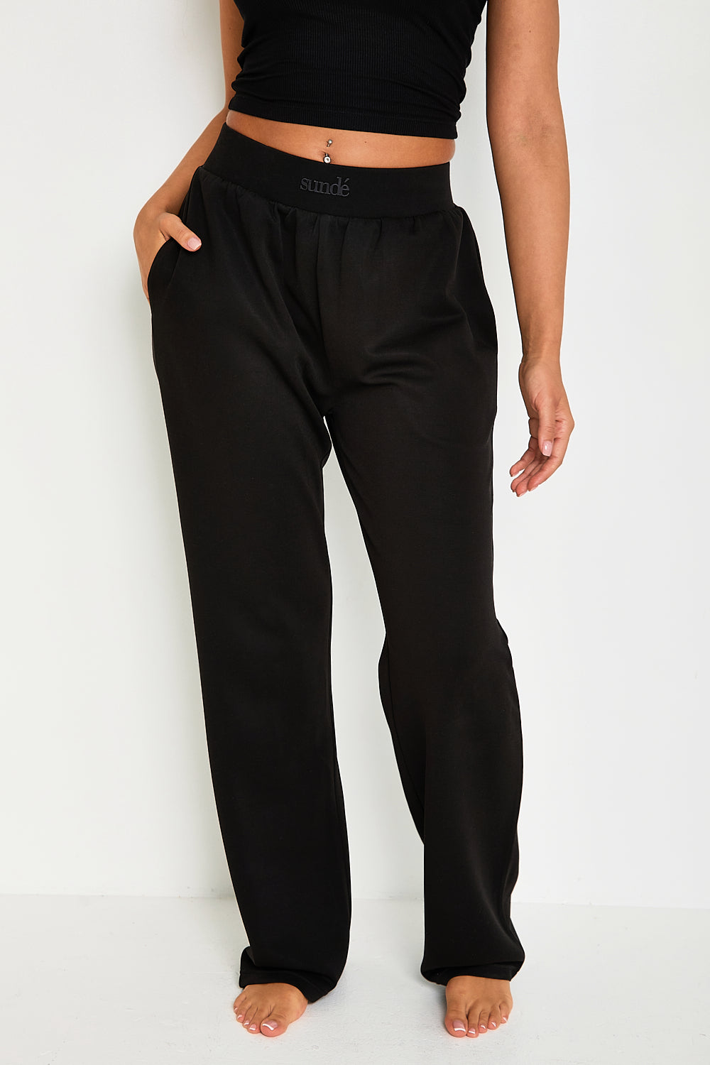 This Lounge Flare is made from exquisite modal, creating a luxurious addition to your loungewear assortment. Its cozy and supple material guarantees a perfect fit for those lazy Sundays of ultimate relaxation. Whether you're at home or out and about, this stylish lounge jogger offers unparalleled comfort and effortless sophistication.