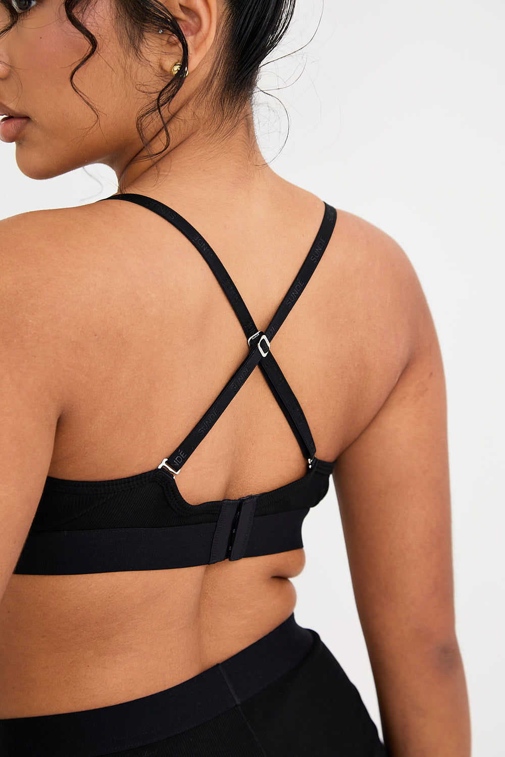 Experience the ultimate in soft support with our Cotton Lyocel Ribbed Bralet. This bralet features a flattering scoop neckline and adjustable 2-way straps for a customised fit. The seamless design ensures smooth lines under any outfit, making it an ideal choice for both lounging and layering. The ribbed texture adds a touch of sophistication, while the breathable Lyocel, cotton, and spandex blend keeps you comfortable all day long.