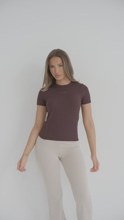 Enjoy an elevated experience with our Ribbed T-Shirt in rich chocolate, expertly crafted from a high-quality blend of modal and elastane. This luxurious and stretchy tee boasts a refined ribbed texture and a chic racerback design for full flexibility and comfort. Perfect for layering or wearing solo, the tee is adorned with subtle tonal rubber Sundé branding for a touch of sophistication. The ideal everyday basic for any wardrobe.